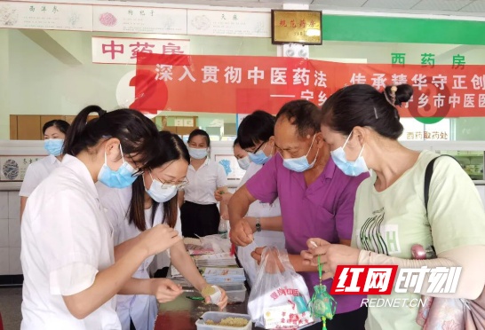 中医药法实施五周年  宁乡市中医院举办宣传义诊活动