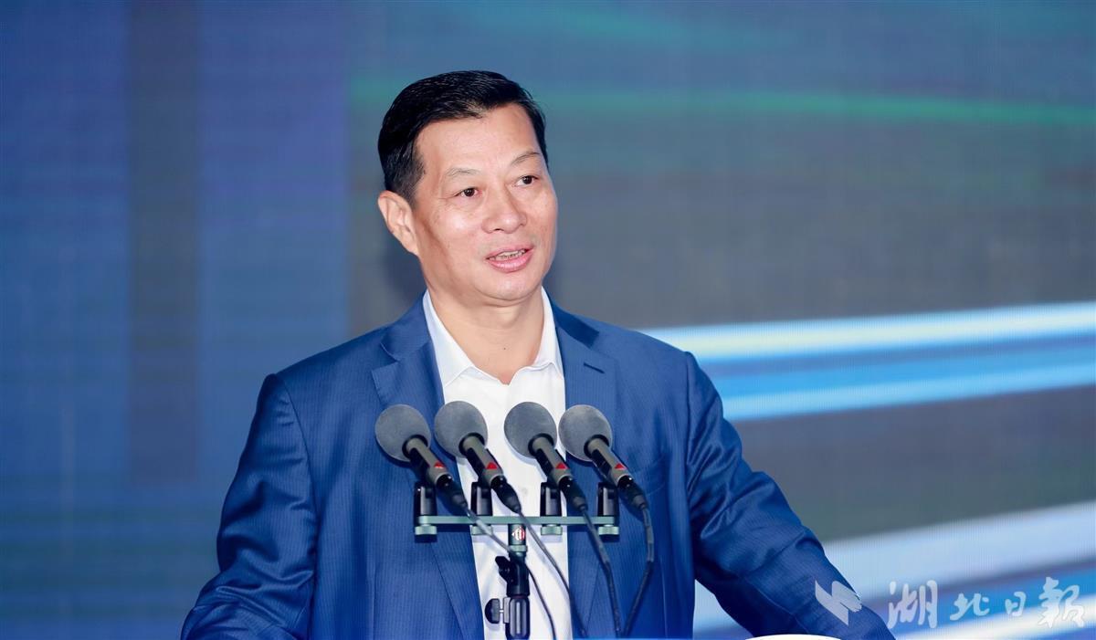 2022第十四届中国汽车蓝皮书论坛开幕，东风公司竺延风纵论汽车行业的变与不变