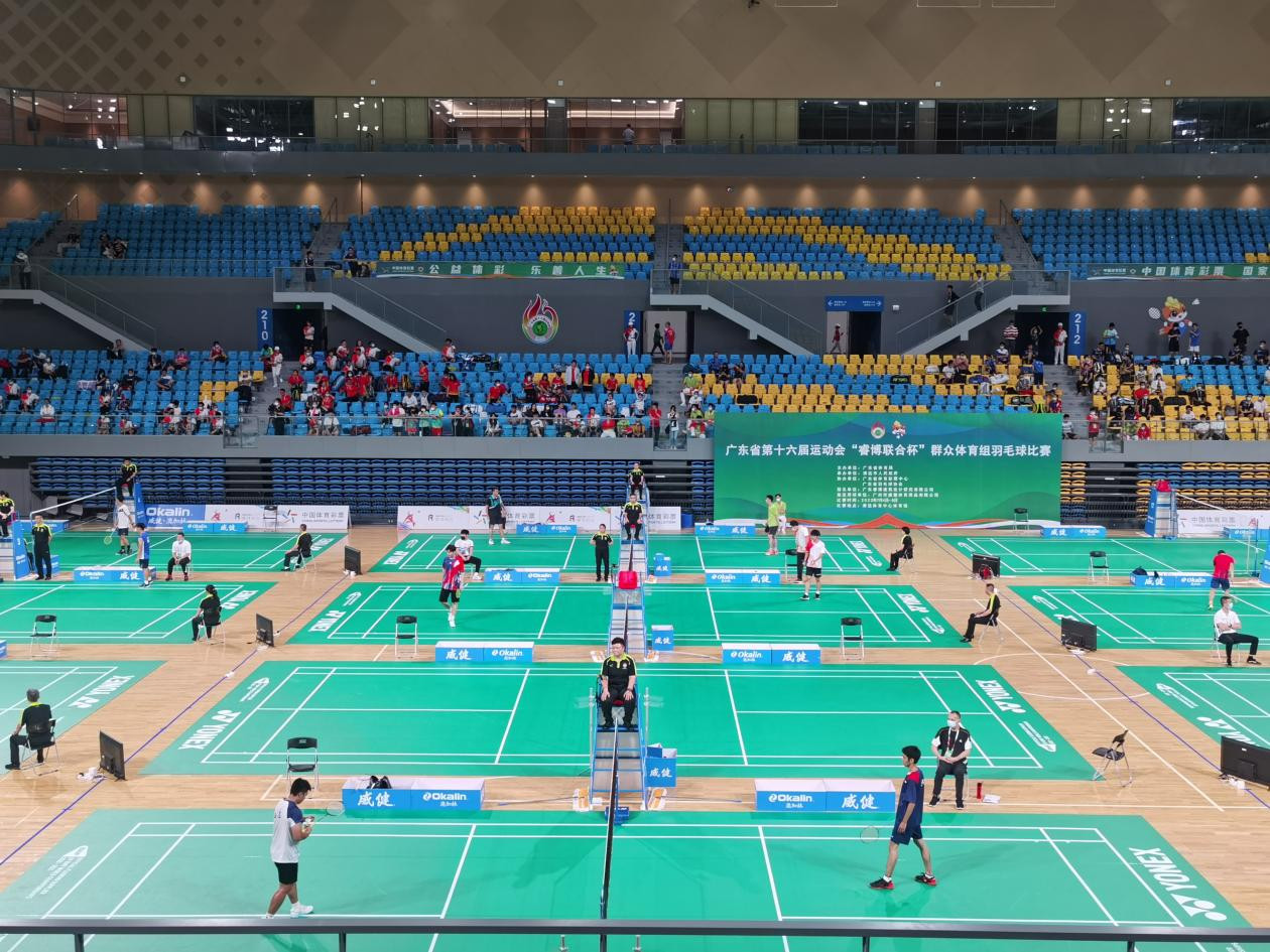 422名“羽坛高手”齐聚 省运会群众组羽毛球比赛“收拍”