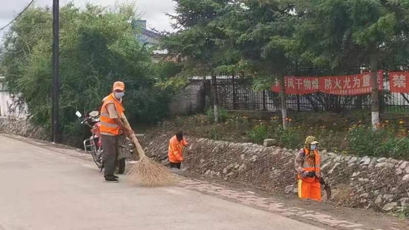哈尔滨市城区农村生活垃圾专项治理成效显著 年初至今9区农村累计清运垃圾7599吨