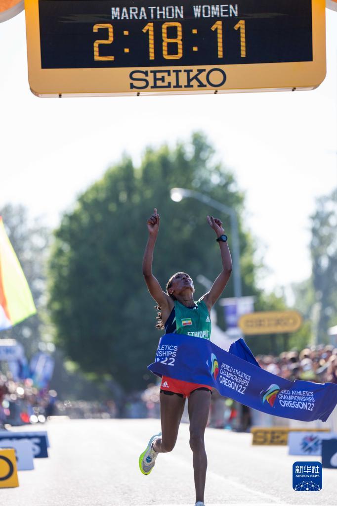 女子马拉松埃塞俄比亚选手格布雷斯拉瑟创新的世锦赛纪录