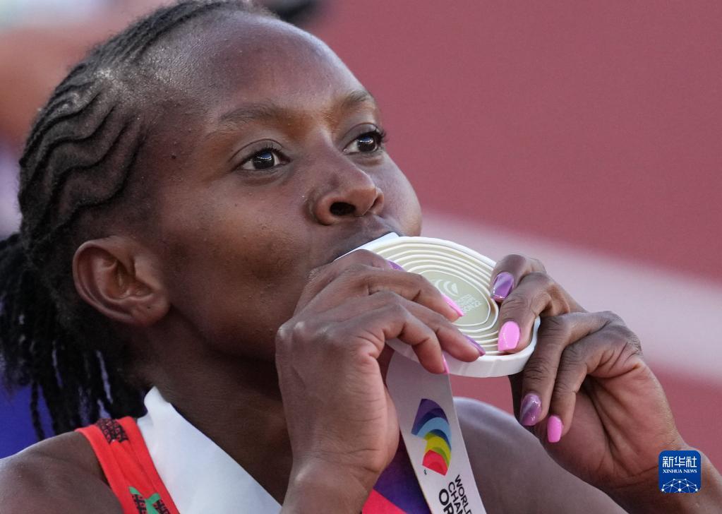 田径世锦赛：女子1500米决赛肯尼亚选手基普页真夺冠