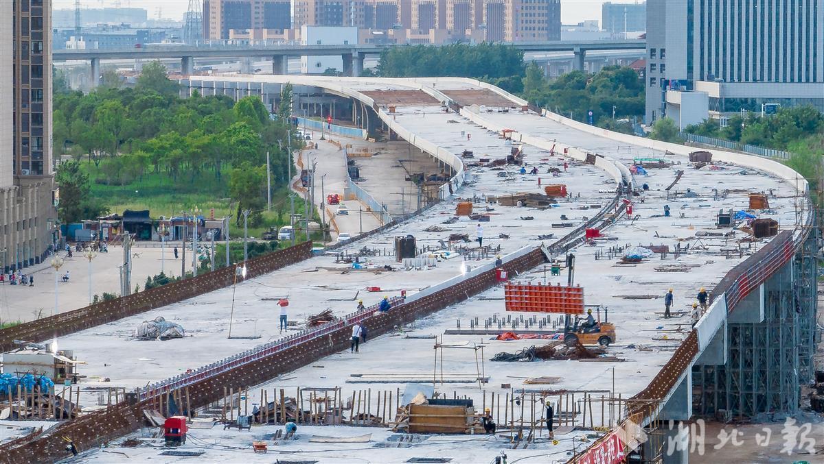 武大高速武汉段加紧建设 10月底具备通车条件