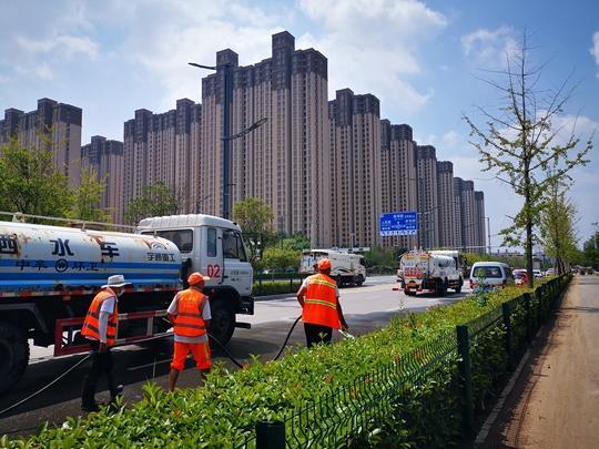 中牟县近1500名环卫工人雨后忙清淤 保障环境整洁道路畅通