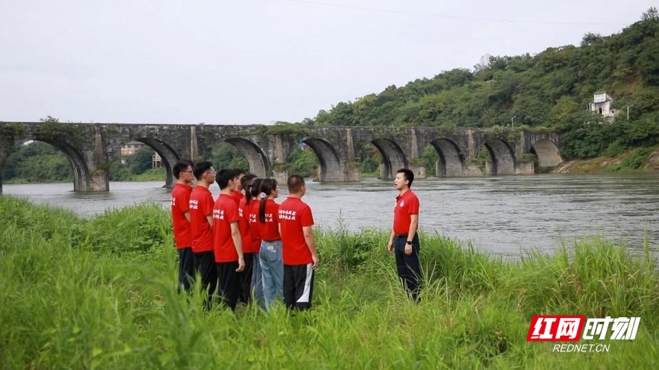 长沙理工大学土木学院师生在红色桥梁寻访中传承红色基因