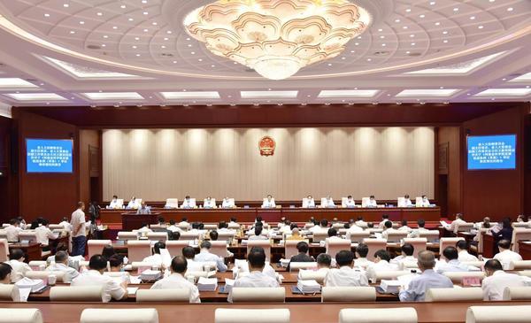 视频：河南省十三届人大常委会第三十四次会议开幕