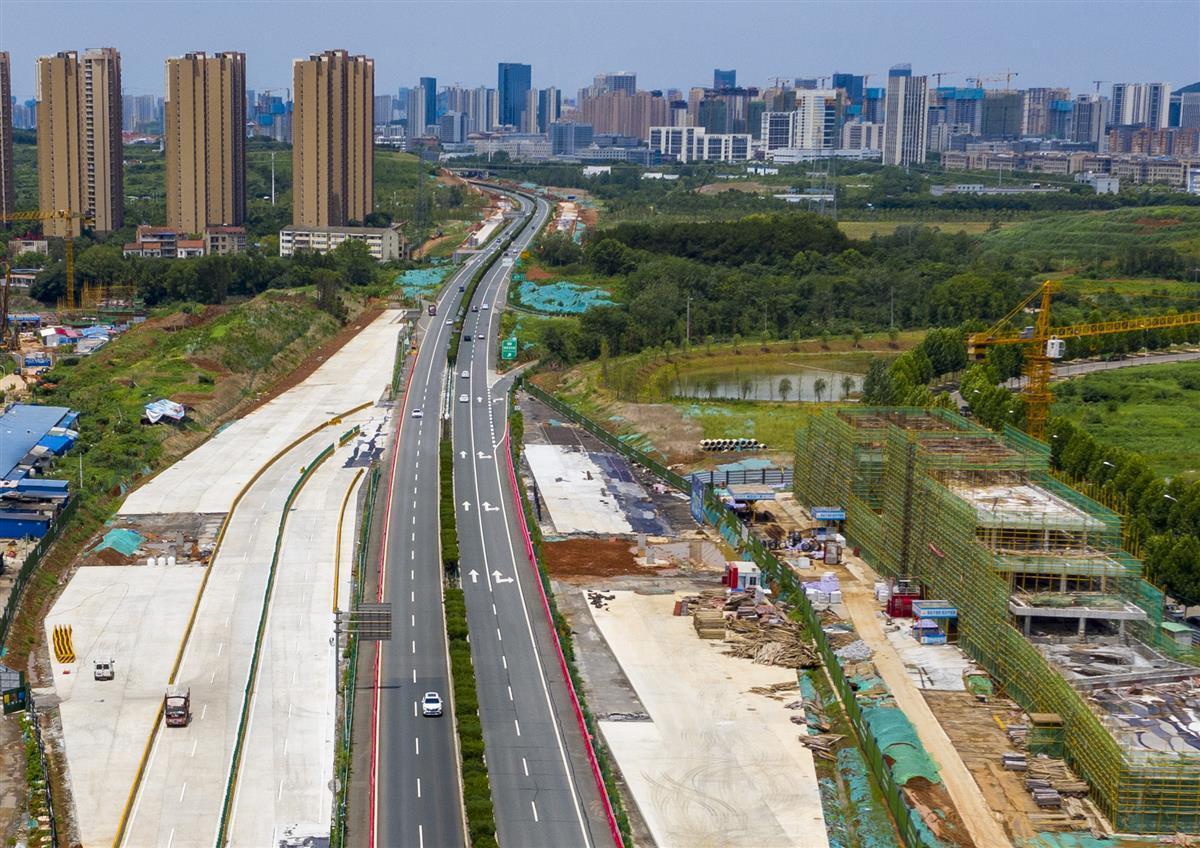 武东收费站东迁在即，高新三路改造项目加速施工