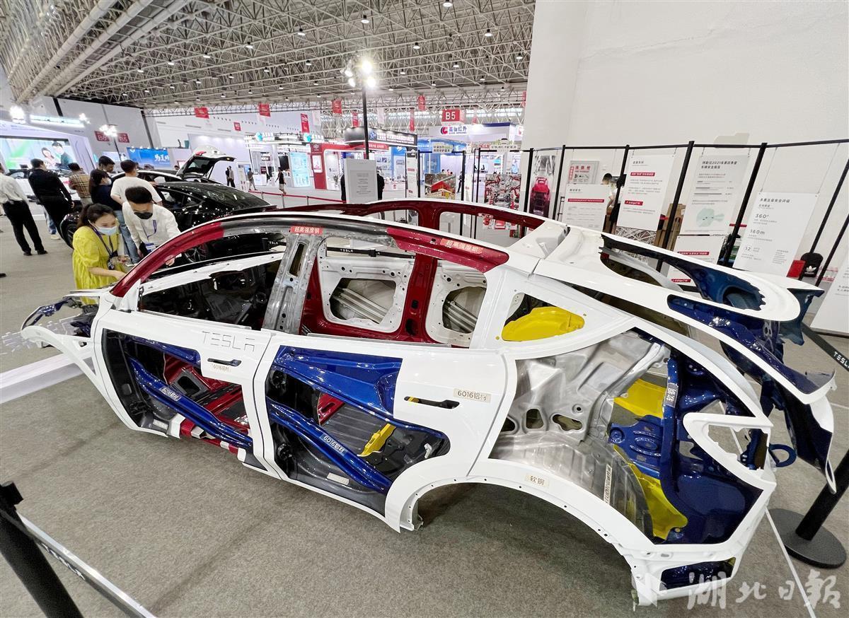 “素颜”秀出白车身 特斯拉首次亮相中国国际工业设计博览会