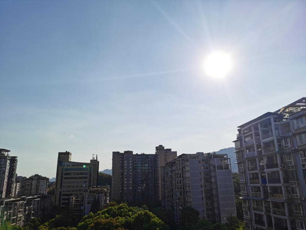 聚焦极端天气｜重庆18日最高气温45℃ 创有气象记录以来新高