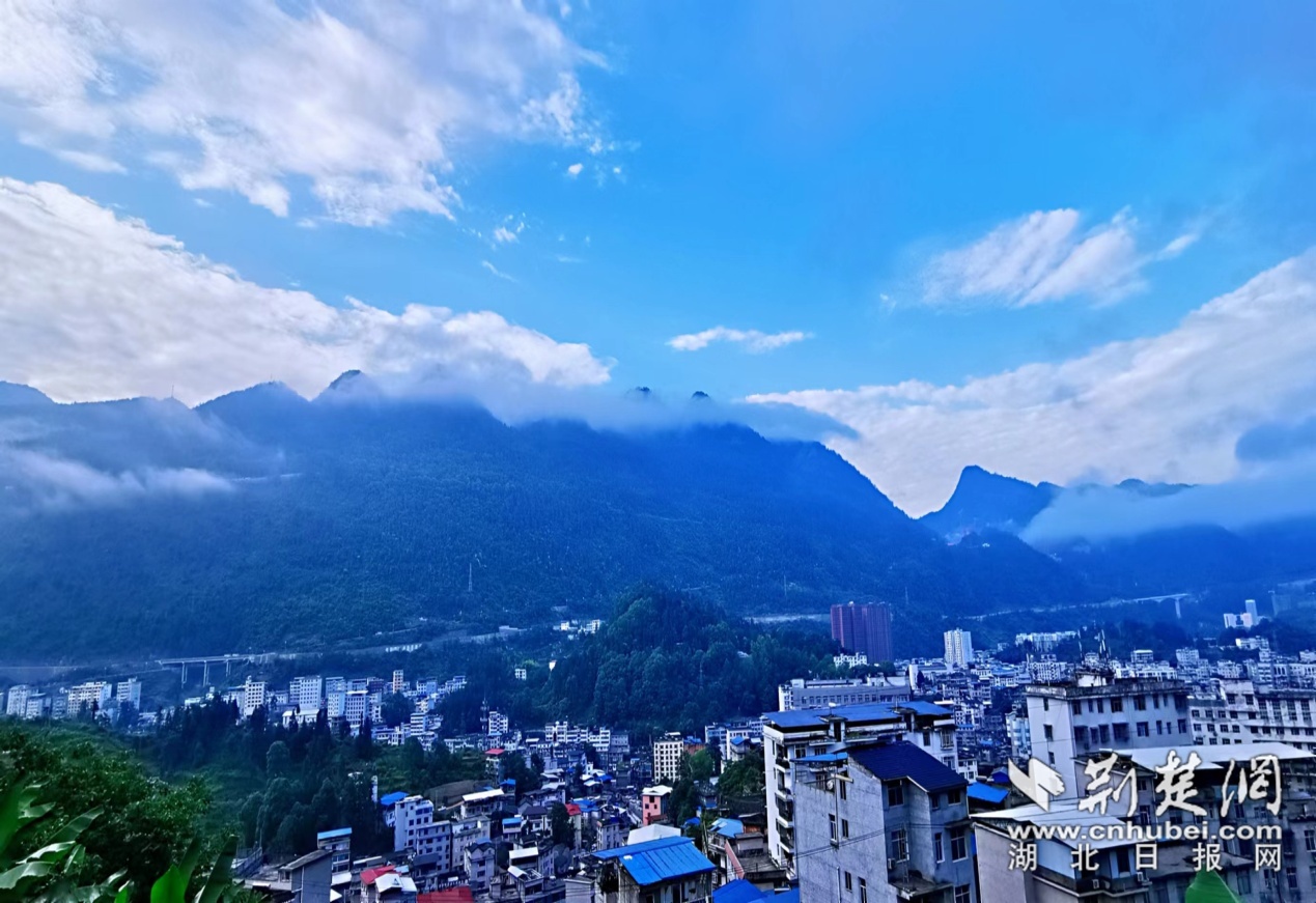 绿水蓝天里的湖北鹤峰城乡文明创建