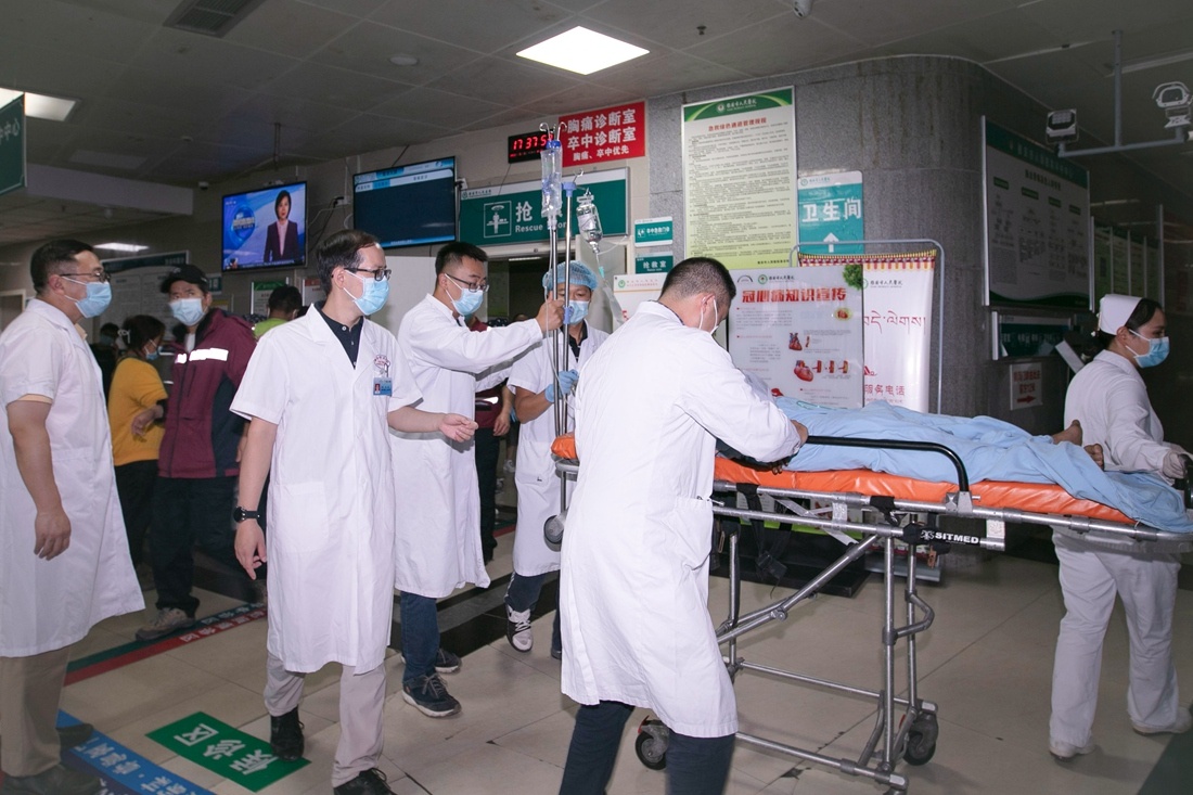 泸定、石棉地震伤员陆续运至雅安市人民医院
