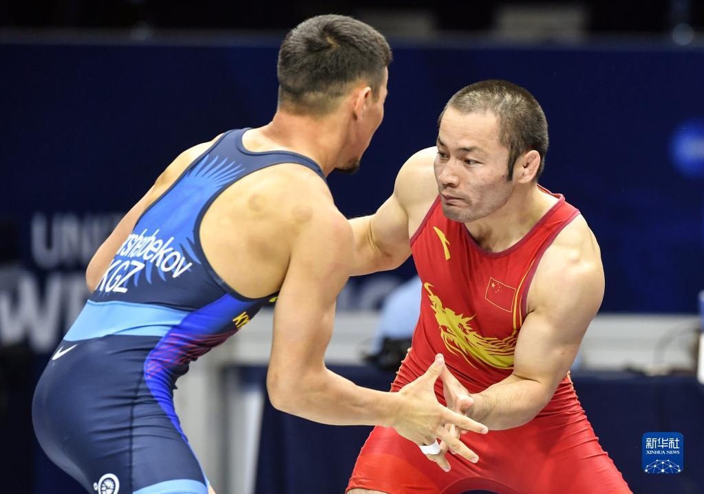 世界摔跤锦标赛：中国选手托尔巴图战胜吉尔吉斯斯坦选手提那尔·萨斯欣贝科夫