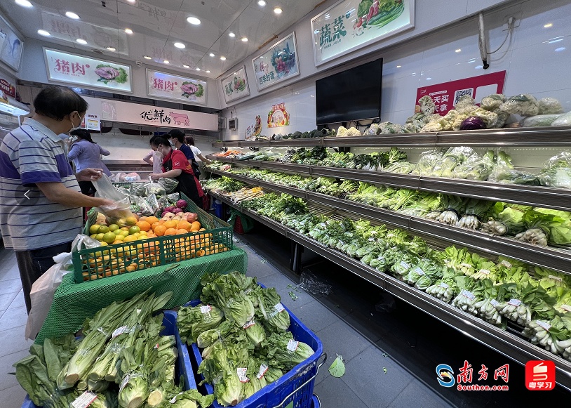 现场直击广州番禺洛浦生鲜超市：新鲜肉菜供应充足，市民有序购买