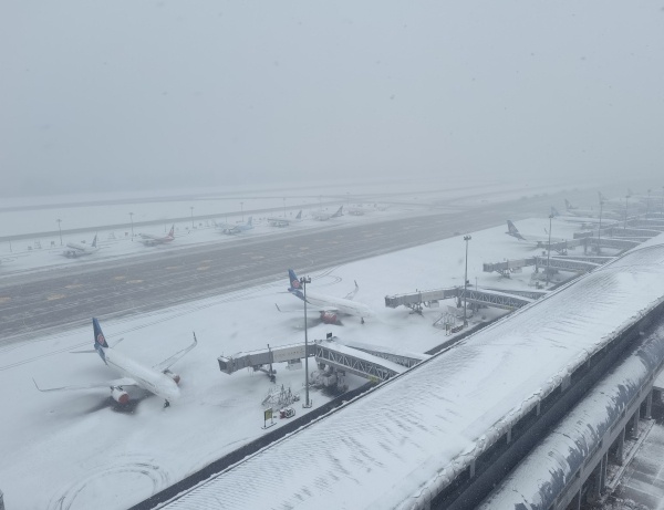 民航吉林空管分局积极应对降雪