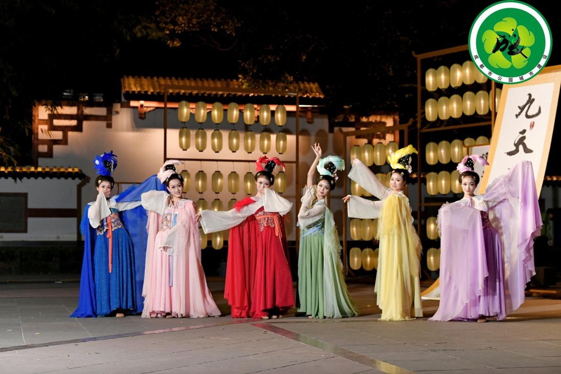“锦江春水不老 古今风景同映——穿越千年的诗律”活动在成都市望江楼公园举行