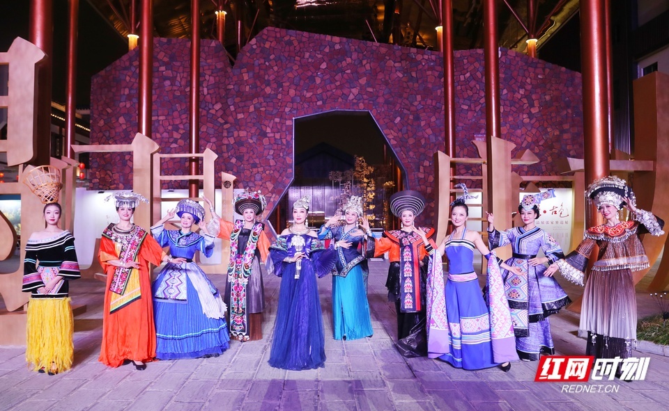 组图丨民族时装歌舞秀 惊艳亮相首届湖南旅游发展大会