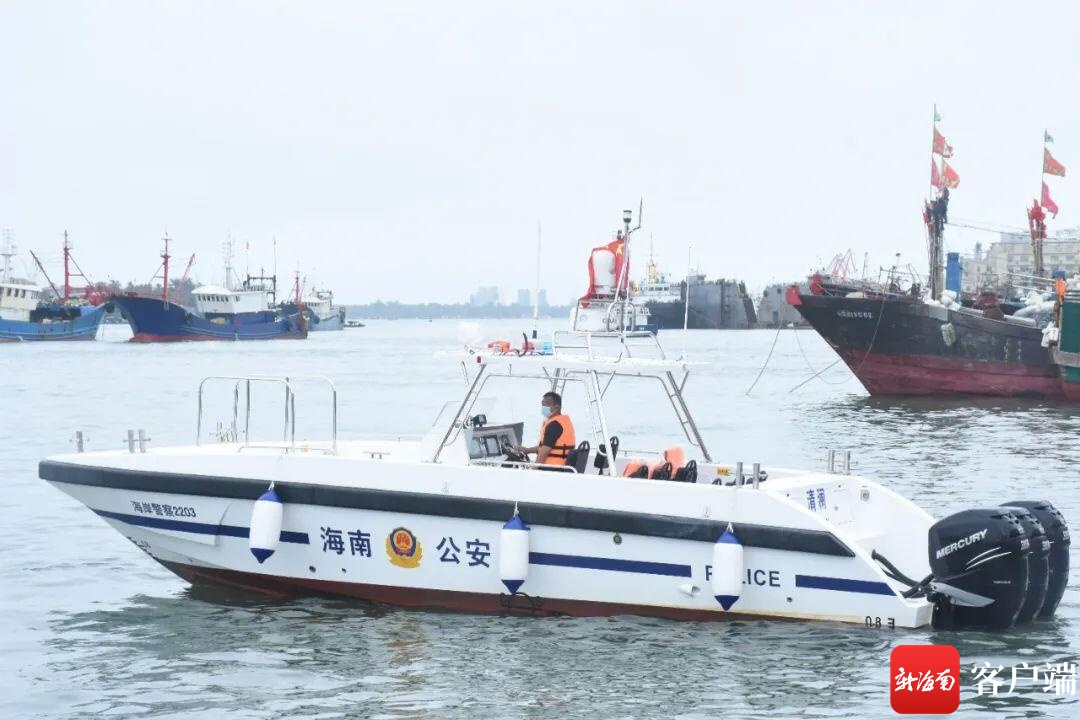 4艘高速执法艇在文昌清澜港入列