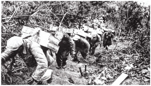 上甘岭战役中，有条“打不垮、炸不断的钢铁运输线”