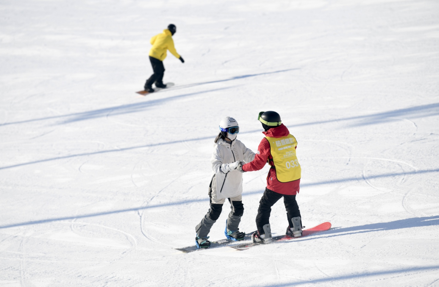 北京南山滑雪场9日正式开放，将按疫情防控要求进行限流