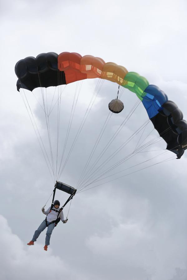 【大河网景】厉害了！河南跳伞队全国跳伞冠军赛获9金9银5铜