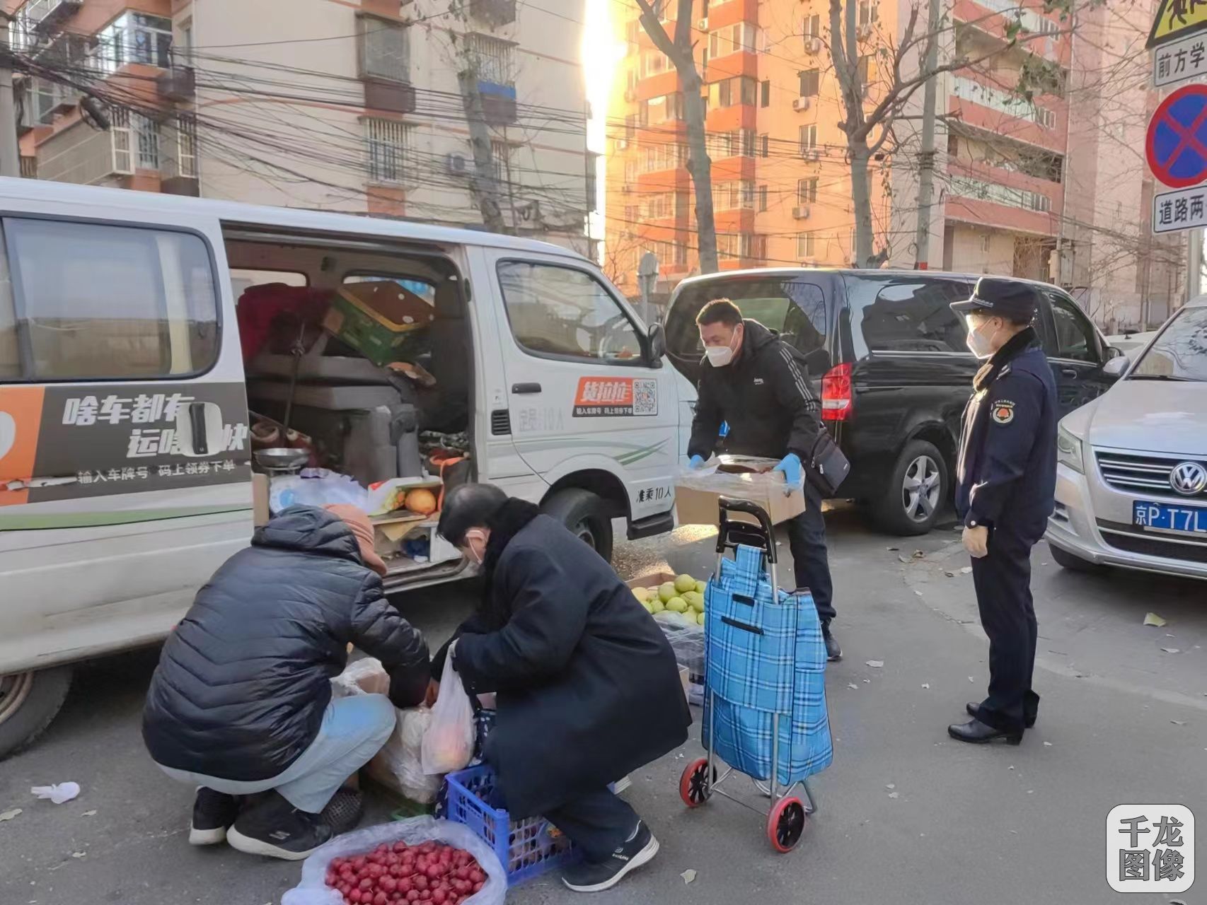 北京东风执法队抓实无照游商整治工作