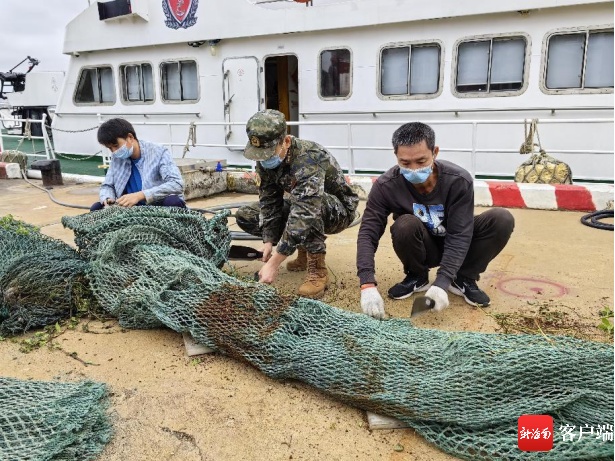 严厉打击非法捕捞 海口海警局集中销毁一批非法网具