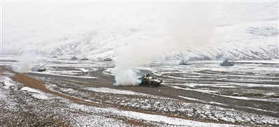 雪野烽烟起 戈壁演兵急——新疆军区某合成团实战化演练影像