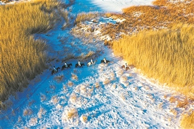 风雪无阻巡逻路——新疆军区塔克什肯边防连官兵踏雪巡边掠影