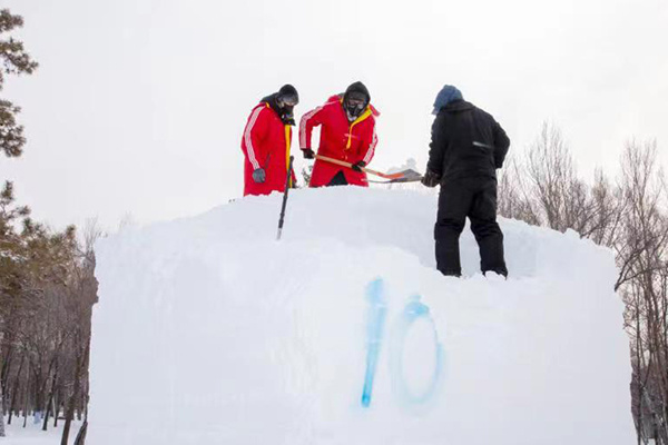 第八届全国大学生雪雕比赛在太阳岛开铲