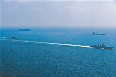 自2008年12月26日执行护航任务以来，中国海军连续派遣42批护航编队赴亚丁湾、索马里海域执行护航任务——逐浪大洋见证中国担当