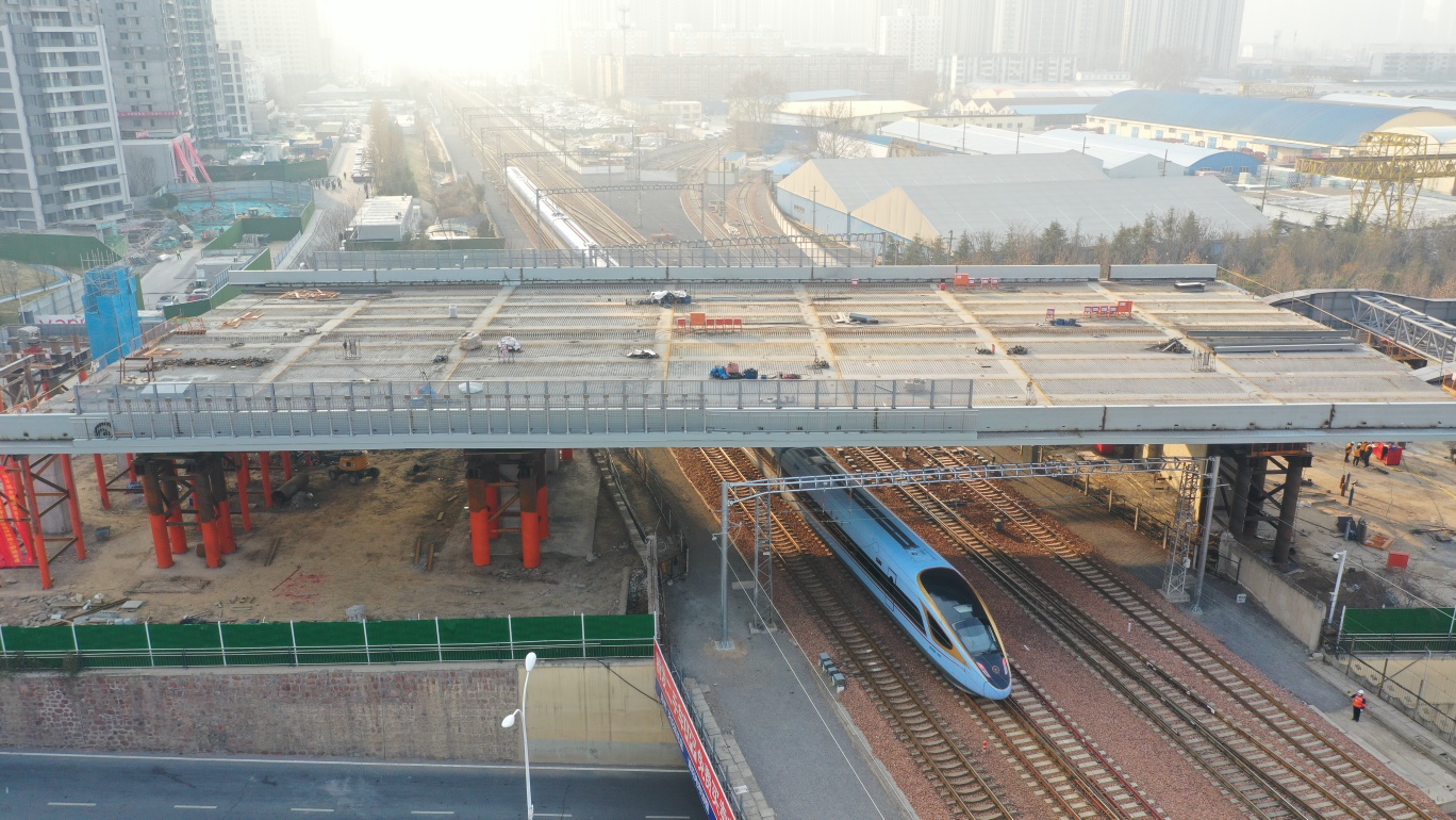 郑州新建“彩虹桥”又迈出关键一步！成功上跨京广、郑焦城际铁路