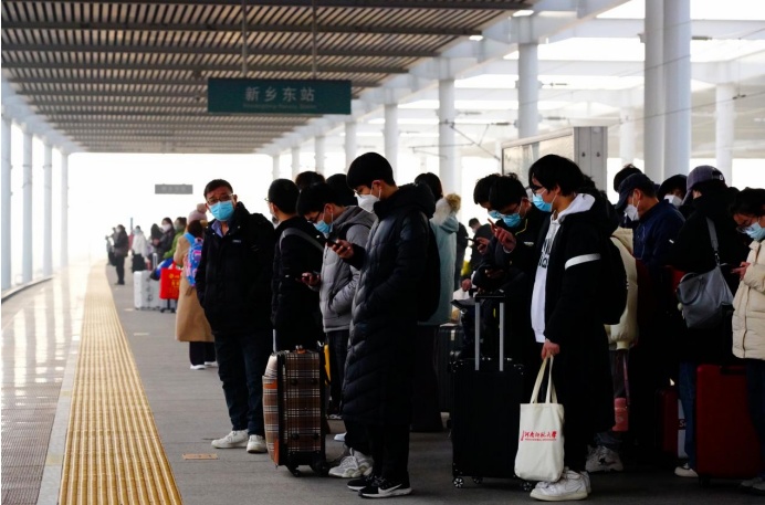 元旦小长假，郑州铁路发送旅客79.9万人