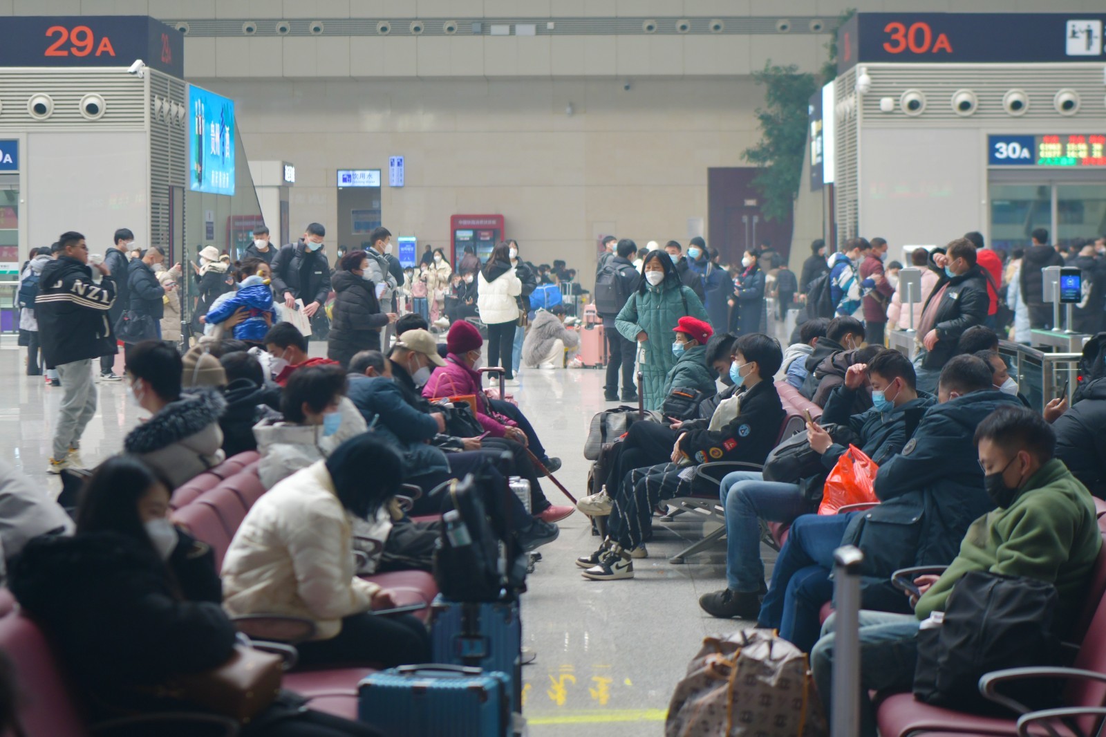 温暖回家路丨2023年铁路春运1月7日启动 国铁郑州局预计发送旅客1203.1万人