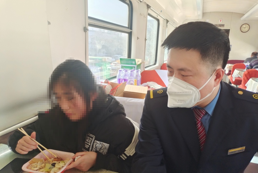 聚焦丨还有44分钟抵达郑州！春运第一天，长春至西安K125次列车上的紧急查找……