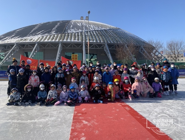 冰球训练营开营！来自二十多所中小学的学生参与