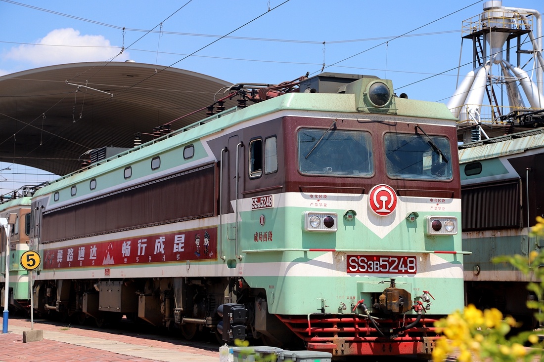 成昆铁路“慢火车”升级了 打造6大主题多功能车厢