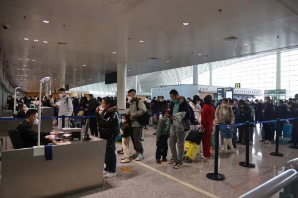 长春机场单日旅客吞吐量 时隔321天后再次突破4万人次