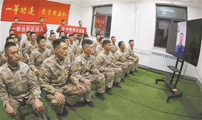 新疆军区某团为退伍老兵赵亮举行欢送仪式——特别的掌声给特别的你