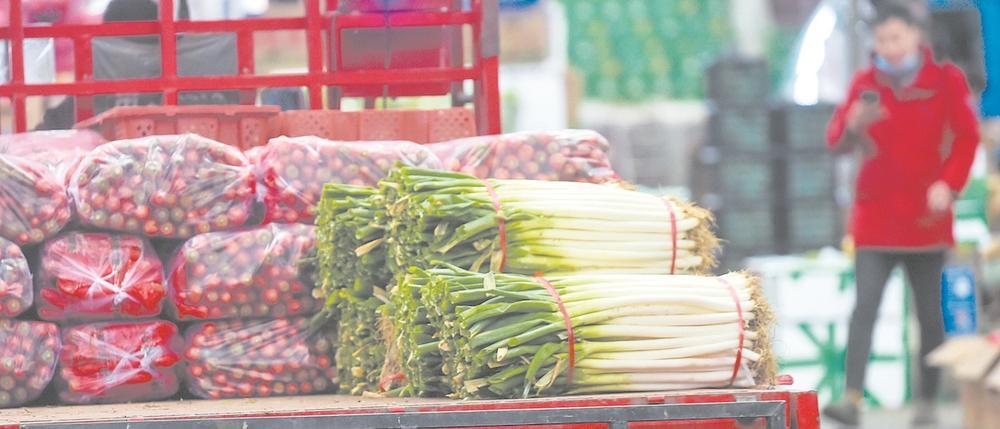 探访西南最大农产品批发市场 看“菜篮子”里的暖心细节