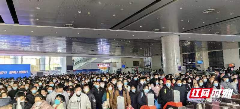 岳阳东站单日发送旅客3.14万次，打破历史纪录