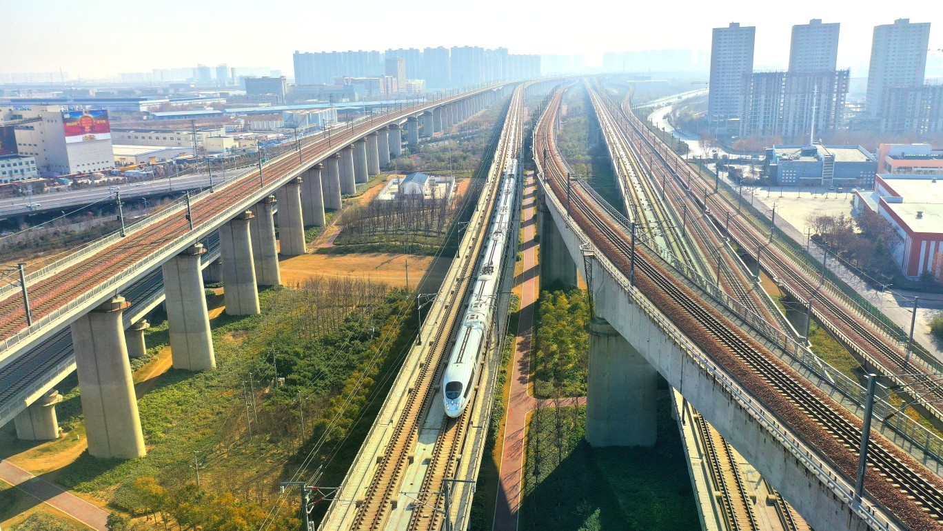 春节后客流持续高位运行 郑州铁路加开临客列车12趟保障乘客返程