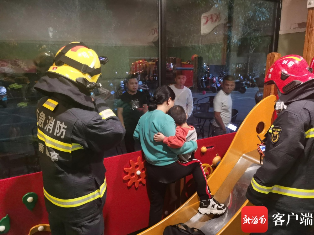 5岁男童右腿被卡 临高消防成功救援