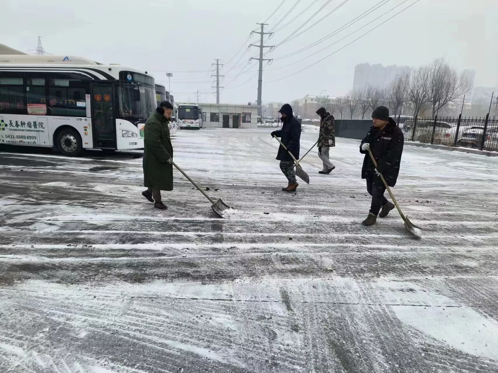 长春公交集团“遇雪即战” 全力保障市民出行