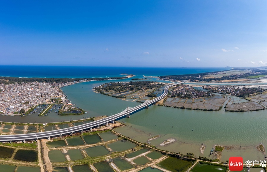 瞰海南：航拍万宁港北大桥 已实现功能性通车