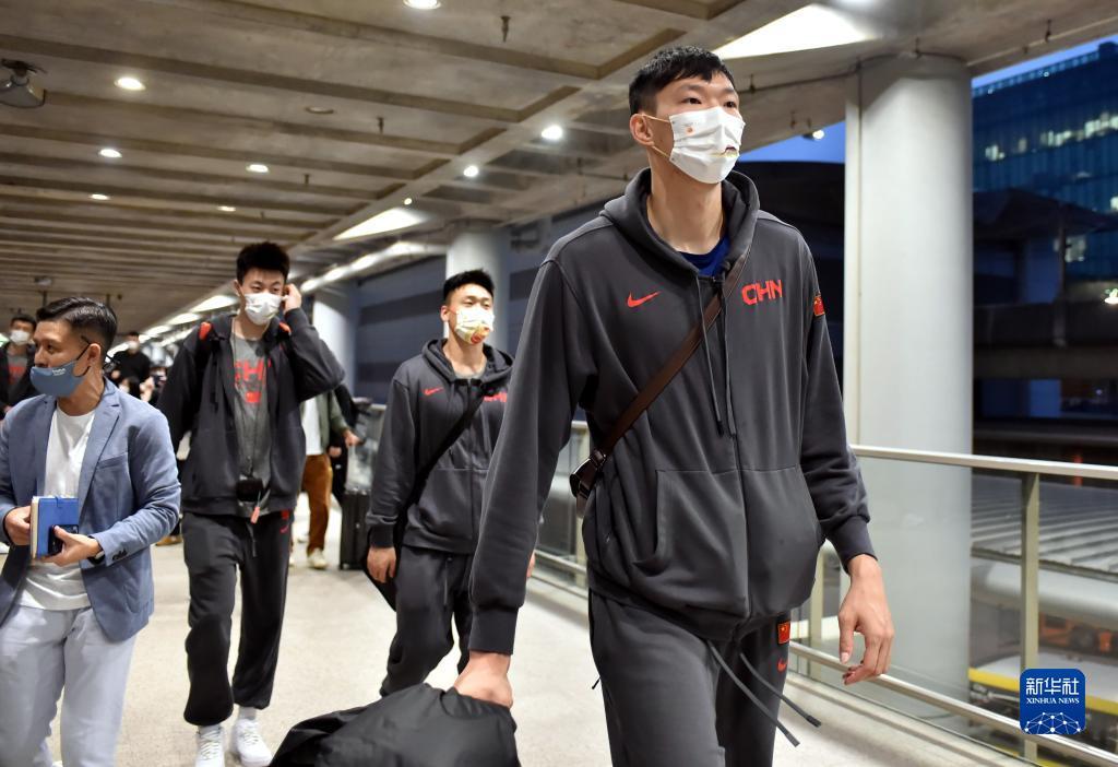 男篮世界杯亚大区预选赛：中国队抵达香港