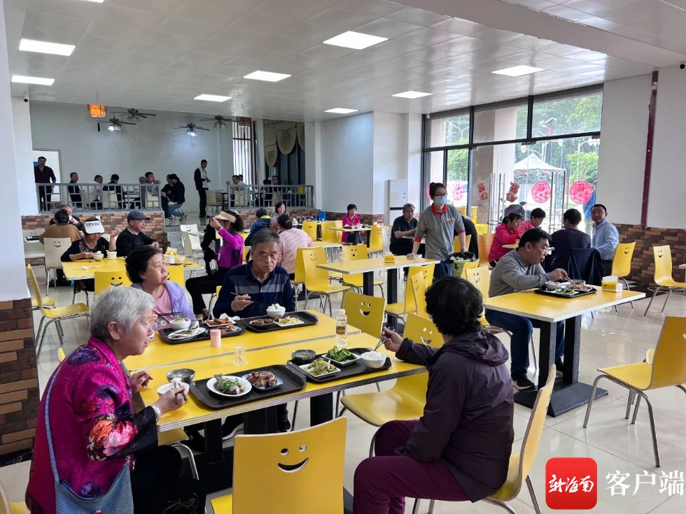 澄迈老城镇 “长者食堂”开餐  每餐约有150多人次用餐