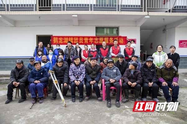 湘阴县社区矫正人员走进敬老院重拾社会责任心