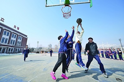 怎样引导更多人积极“动起来”讲述人：北京市三帆中学体育教师 季永祺