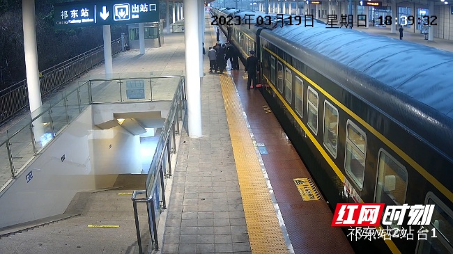 湖南祁东：K161次列车乘客突发疾病 车站、医院紧急救助
