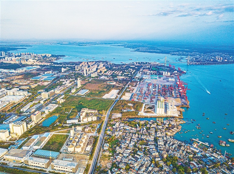 儋州加快“港产城科”一体化发展